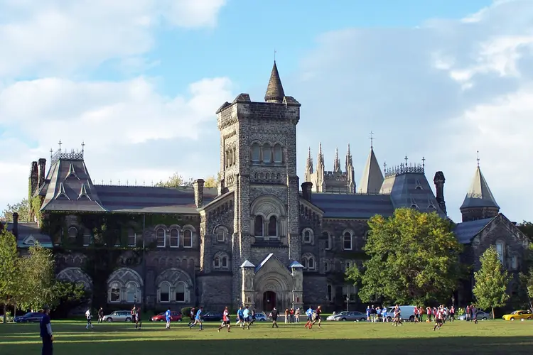 多伦多大学