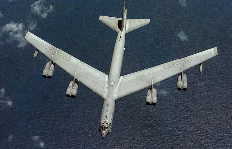 B-52轰炸机