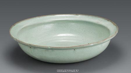 宋代鈞窯月白釉徽宗篆刻花口皿 鈞窯 月白釉三足香炉 – Jun ware Censer | 陶磁オンライン美術館