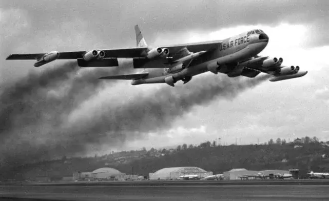 B-52轰炸机