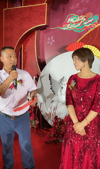 《大儿子结婚，高兴说不出话了》