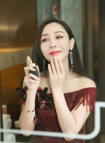 贺冬冬-美妆领域自媒体创作者