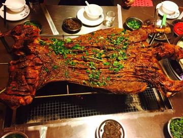 维吾尔族烤羊肉-以羊肉为主材制成的菜品