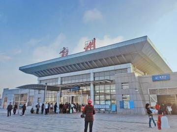 高州站-位于广东省高州市的火车站