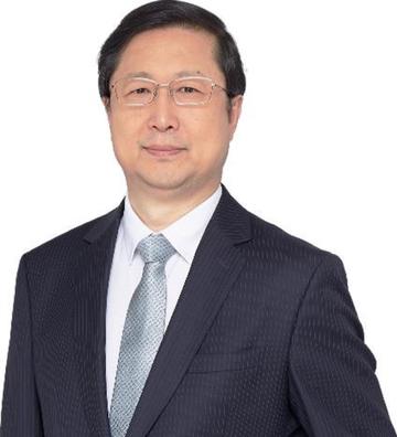由伟