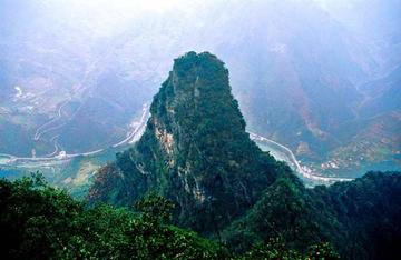 蜡烛山-位于陕西安康岚皋县的旅游景点