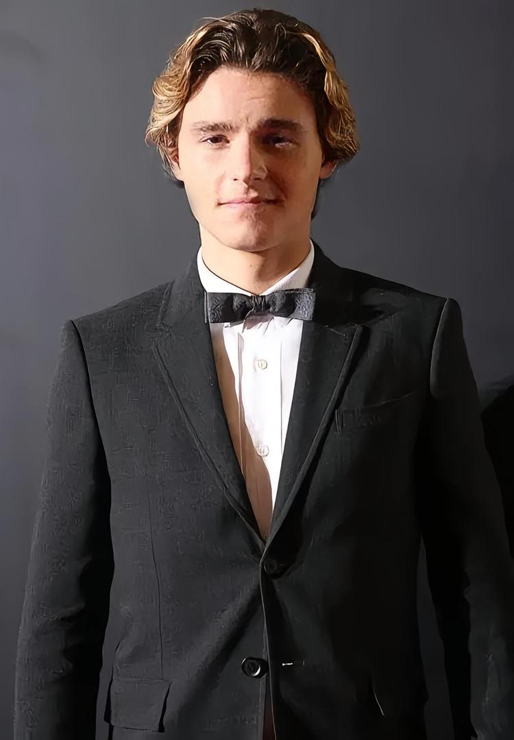 跳岛FM, image size:750x1079