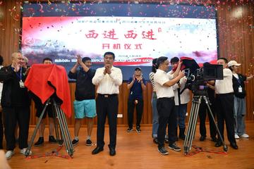 西进西进-陈若轩、毛晓慧主演的电视剧