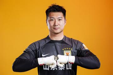 韩镕泽-中国男子职业足球运动员
