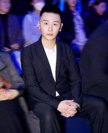 徐泽-中国内地网络主播、男歌手