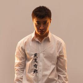 余凌远-《男人装》时装总监、摄影师