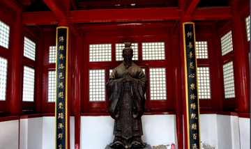 刘英