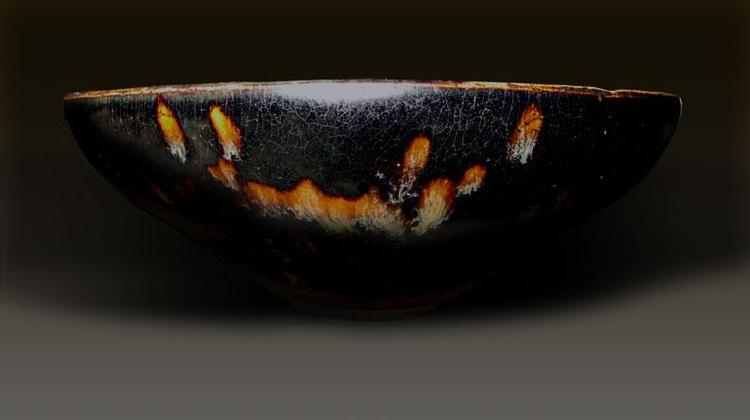 宋代吉州窑凤纹黑釉褐彩碗 深刻影响日本，宋人美学，吉州窑瓷器拍卖榜_江西