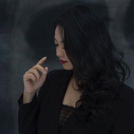 余丽-中国女画家