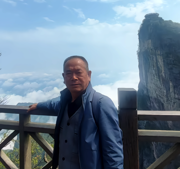 曹峰-艺术家、画家、灵璧县油画学会主席