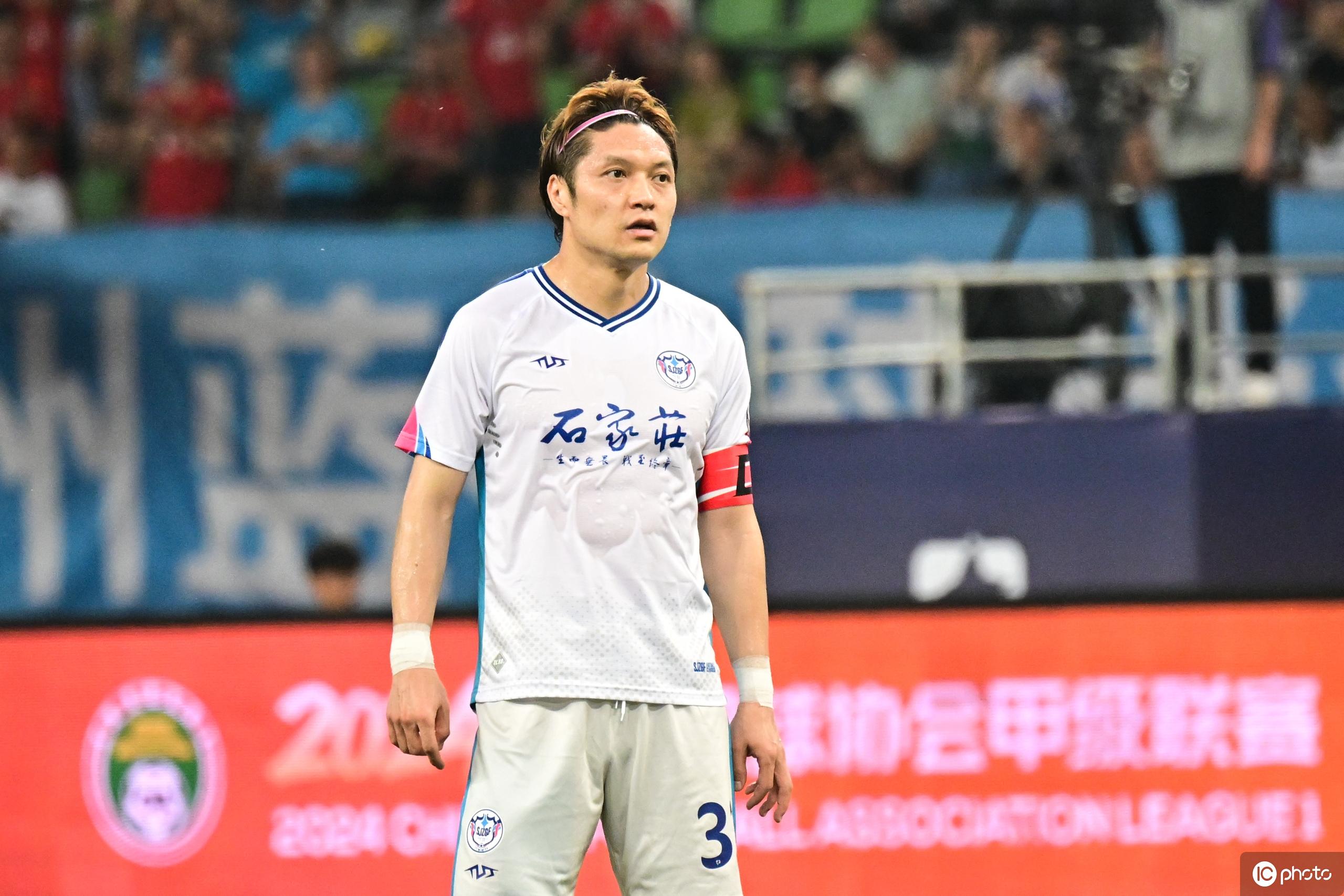 英超元年复刻！曼联97/98赛季Lextra印字10寸球员版球衣，复古情怀一触即发！-球迷用品-淘宝好物网, image size:2560x1707