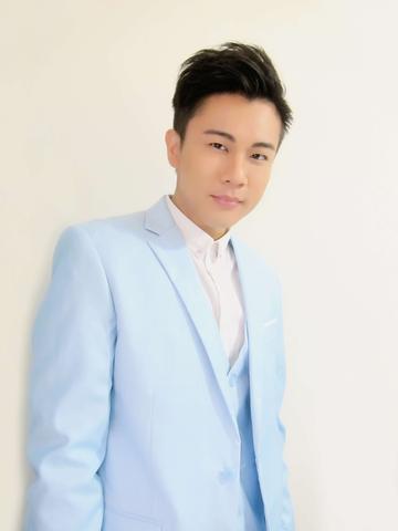 于天龙-美籍华裔男歌手、演艺