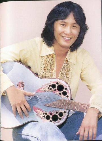 迷途的小羔羊-许冠杰演唱的歌曲