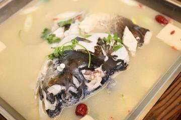 鱼头豆腐汤-鱼头和豆腐为主料制作的汤