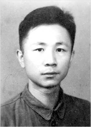 屈楚-原上海人民艺术剧院创作副主任