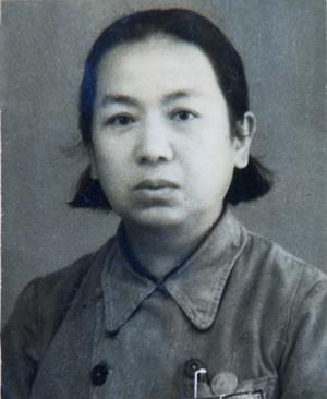 万重英