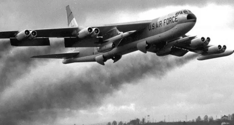 B-52轰炸机