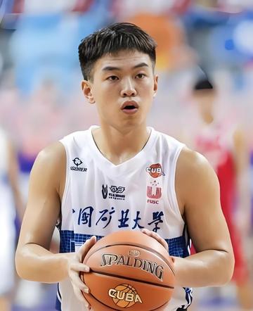 邬挺嘉-中国男子职业篮球运动员