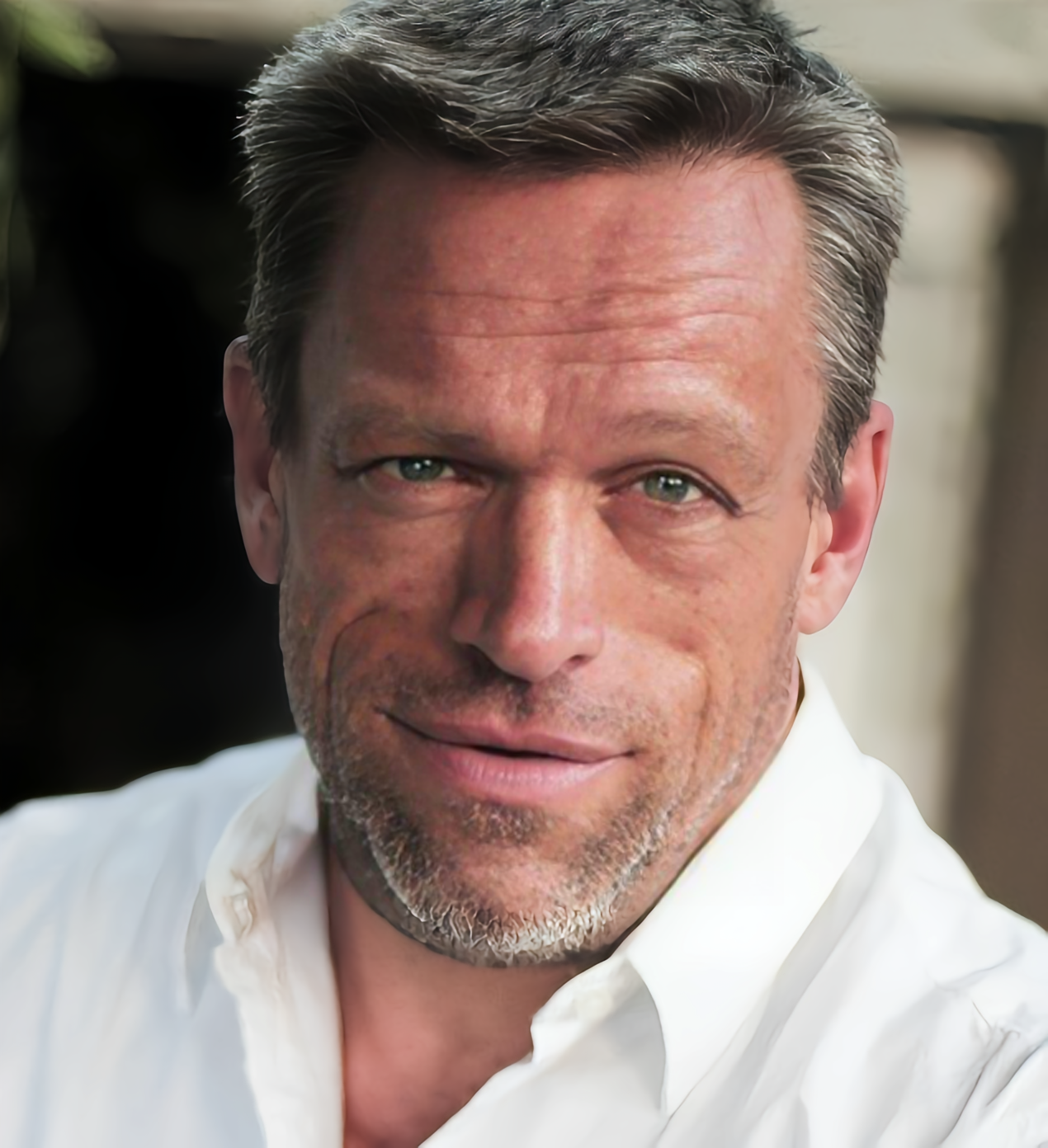 布莱恩·汤普森- 抖音百科