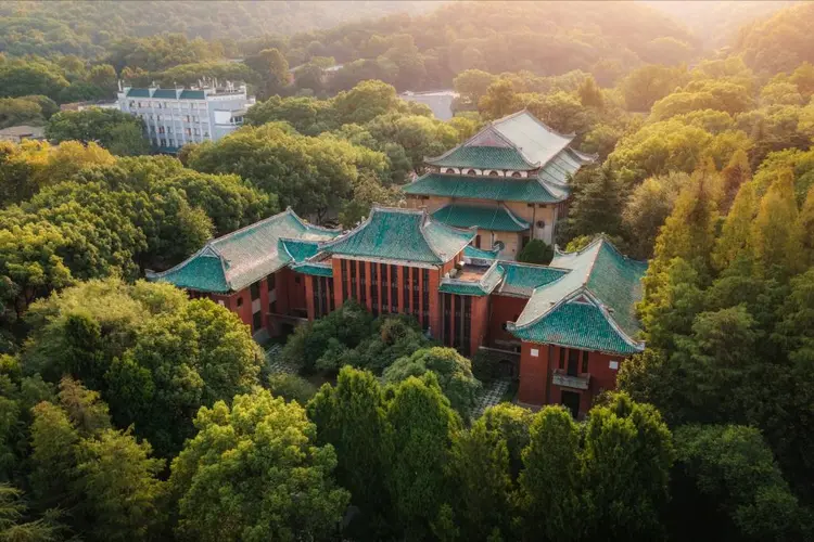 湖南大学